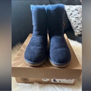 Uggs - Navy Blue short boot